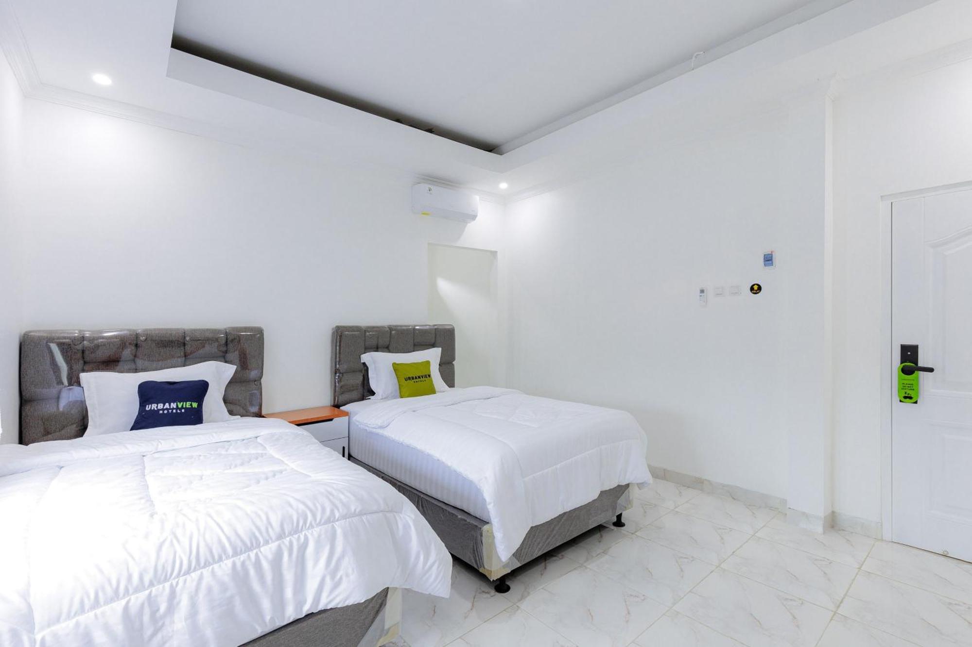 Urbanview Hotel Amira Syariah Bogor Pamoyanan Εξωτερικό φωτογραφία